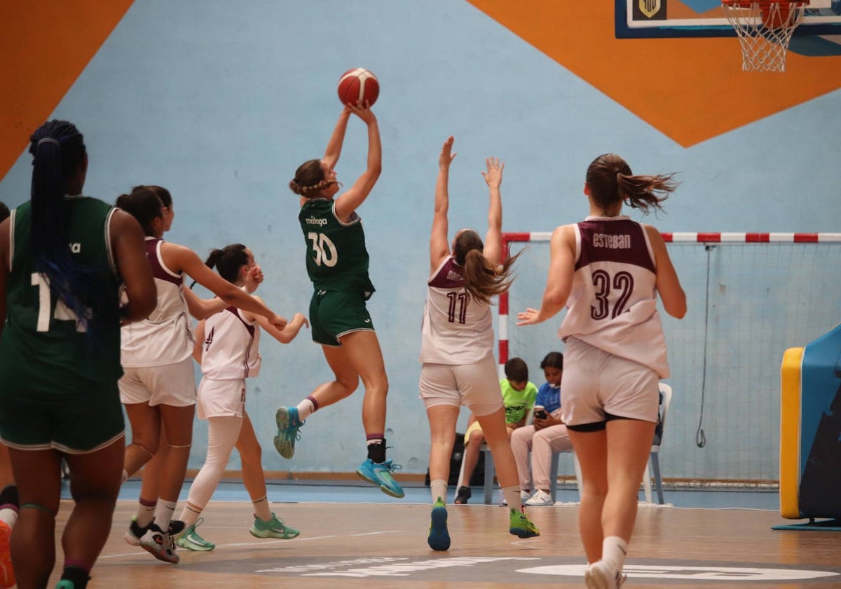 Un partido del Unicaja femenino en el torneo.