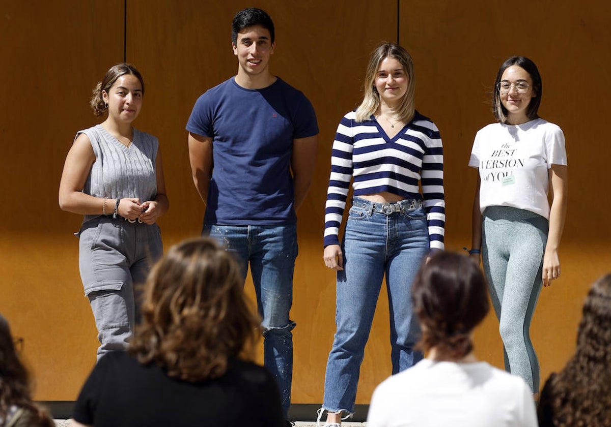 De izquierda a derecha, Ana Morente Casanova, Alberto Marfil del Puerto, Cristina López Mannion y Cristina Lermos Sanz-Daza, en la Facultad de Ciencias de la Salud de la UMA.