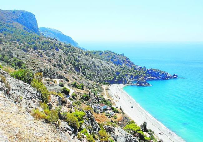Litoral. Esta recóndita y espectacular cala se encuentra junto a la aldea nerjeña de Maro.