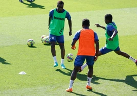 Lago Junior, probable novedad hoy en la alineación, en el entrenamiento del viernes.