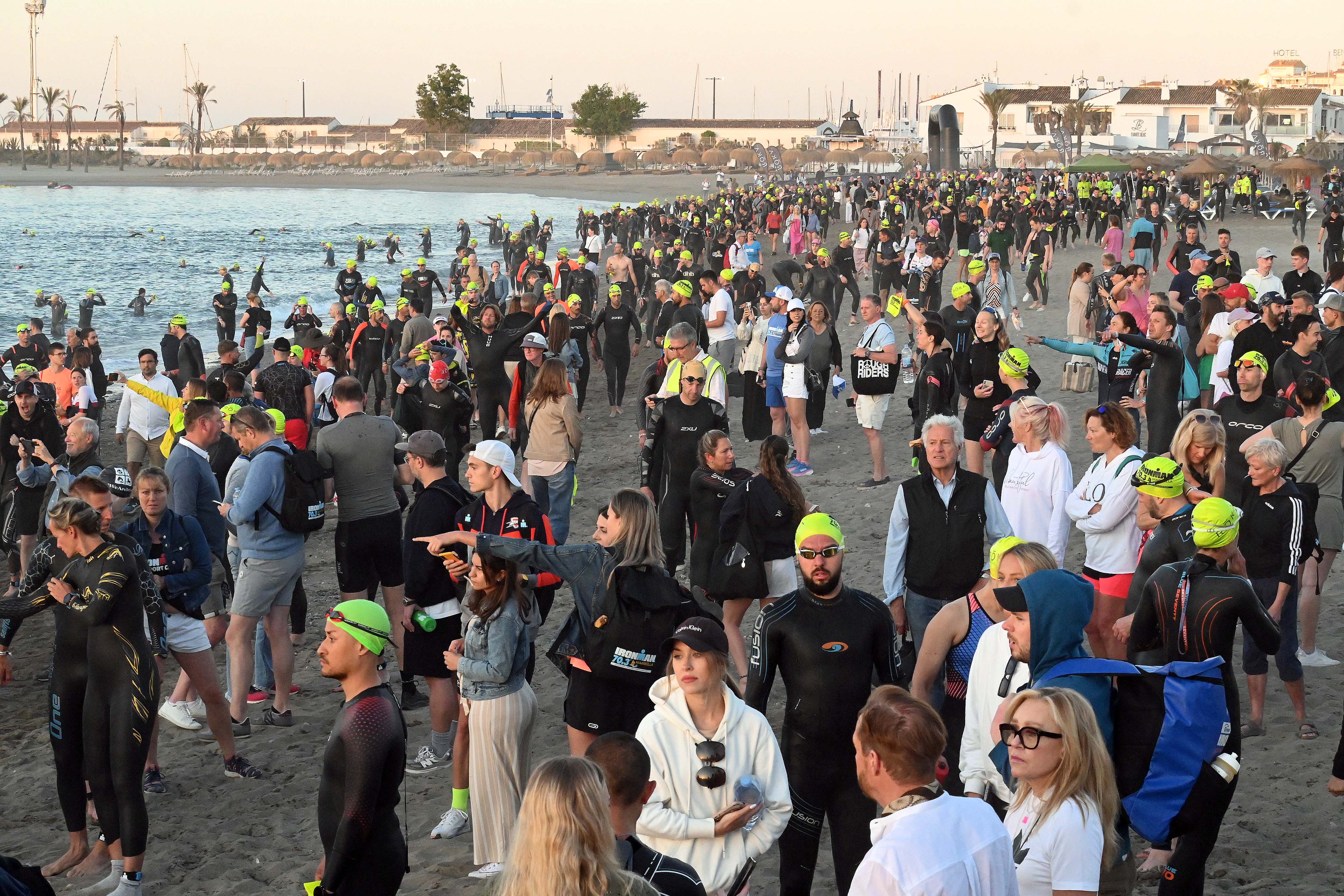 Más de 1.500 triatletas se dan cita en el Ironman 70.3 Marbella