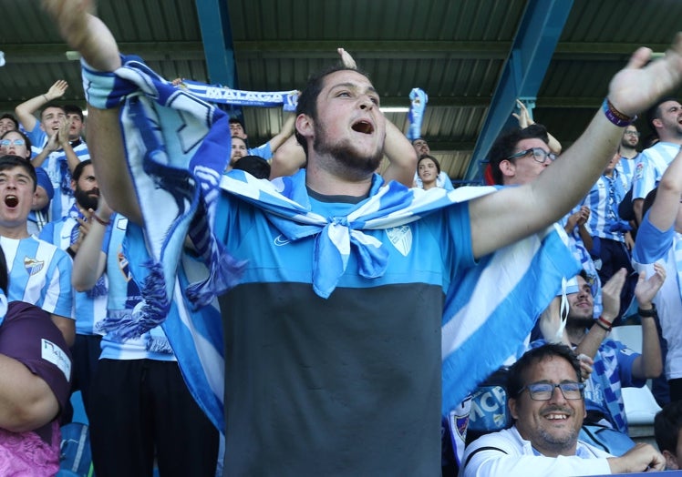 Un seguidor malaguista, presente en Ponferrada.