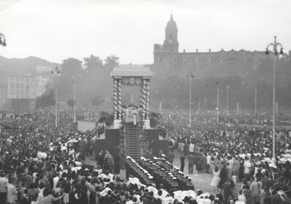 Recibimiento que Málaga le tributó a la Virgen a su llegada a la ciudad, en julio de 1948.