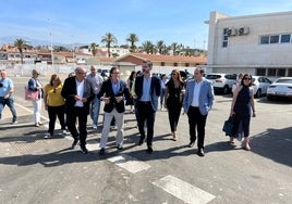 El consejero de Sostenibilidad, Ramón Fernández Pacheco, este lunes en el puerto de Caleta de Vélez.