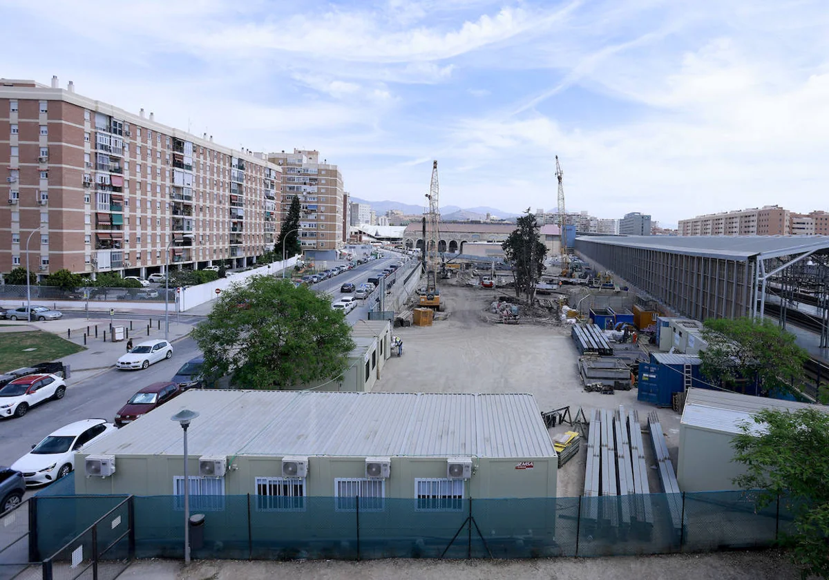 Aspecto de las obras en la parcela junto a la estación del AVE.