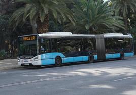 Los autobuses urbanos movieron el pasado abril casi medio millón de viajeros más.