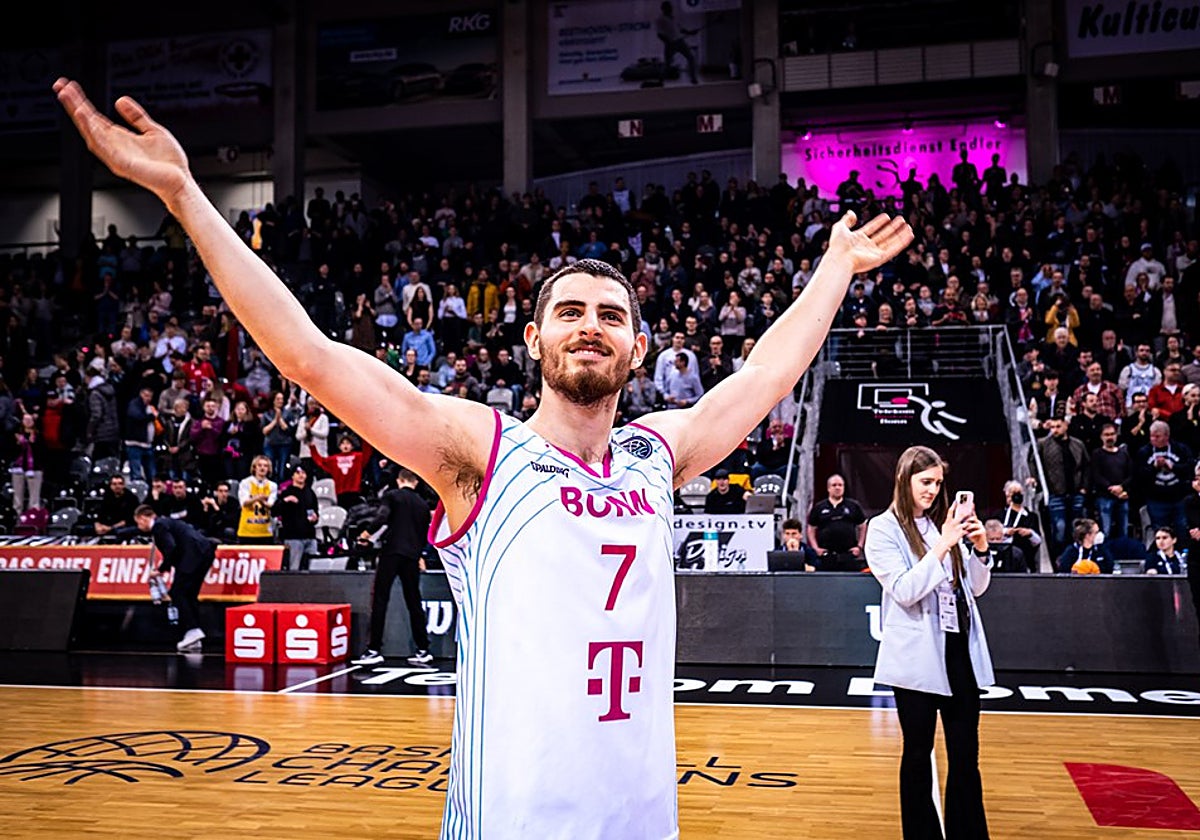 Herrera celebra un triunfo con el Telekom Bonn esta temporada.