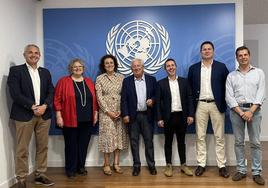 Julio Andrade, Teresa Santos, Elena Blanco, Fernando Jáuregui, Sergio Martín, Josep Alfonso Caro y Francisco Pastor, tras la presentación de la encuesta.