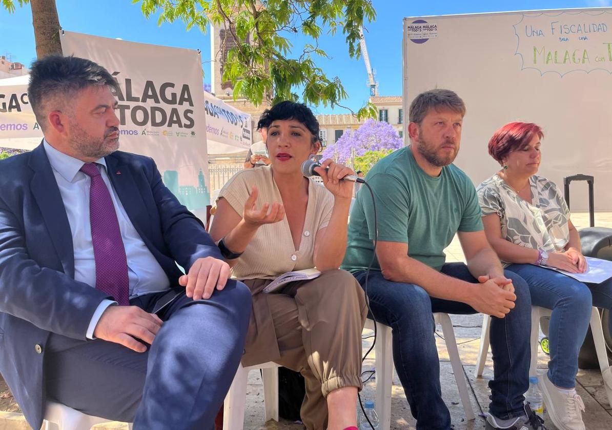 Toni Morillas, Nicolás Sguiglia, Carlos Sánchez-Mato y Paqui Macías, en la plaza de la Merced.