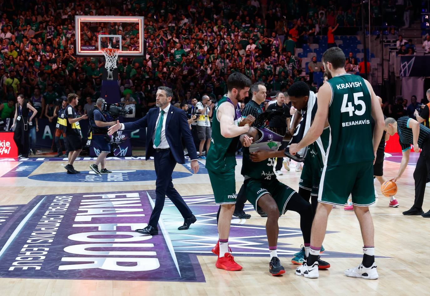 Las mejores imágenes del Unicaja-Telekom Bonn en la Final Four 2023