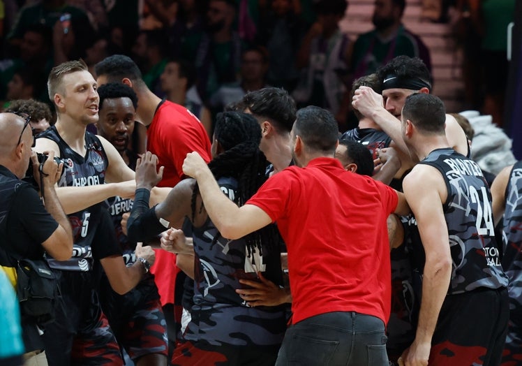 Los jugadores del Hapoel Jerusalén celeran el pase a la final.