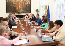 Un momento de la reunión del presidente con colectivos de lucha contra el cáncer.