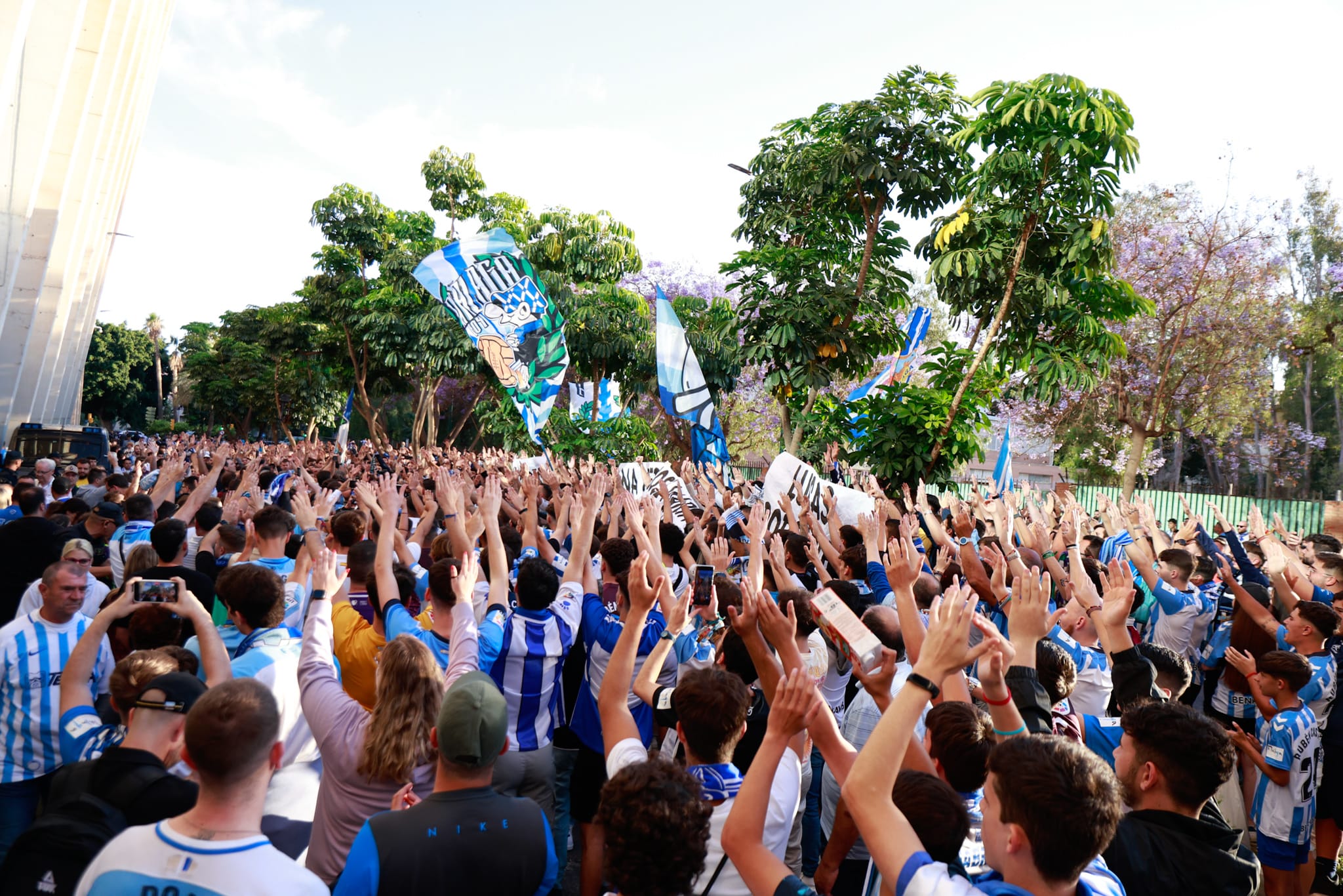 Protesta de la afición del Málaga contra jugadores y directiva