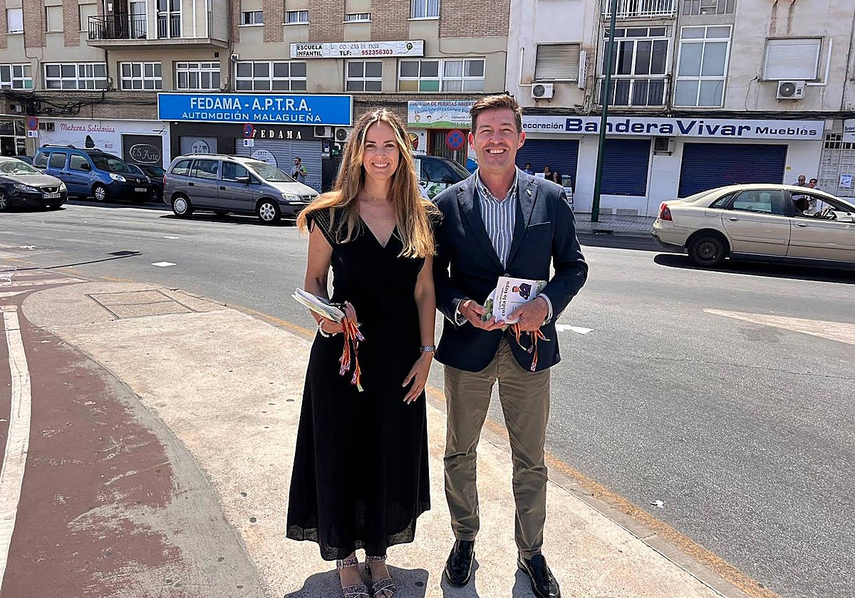 Yolanda Gómez y Antonio Alcázar, hoy en la visita al distrito de Carretera de Cádiz.