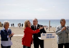 De la Torre y España junto a Teresa Porras y Manuel Villafaina, esta mañana.