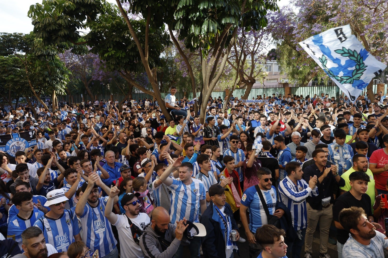 Protesta de la afición del Málaga contra jugadores y directiva