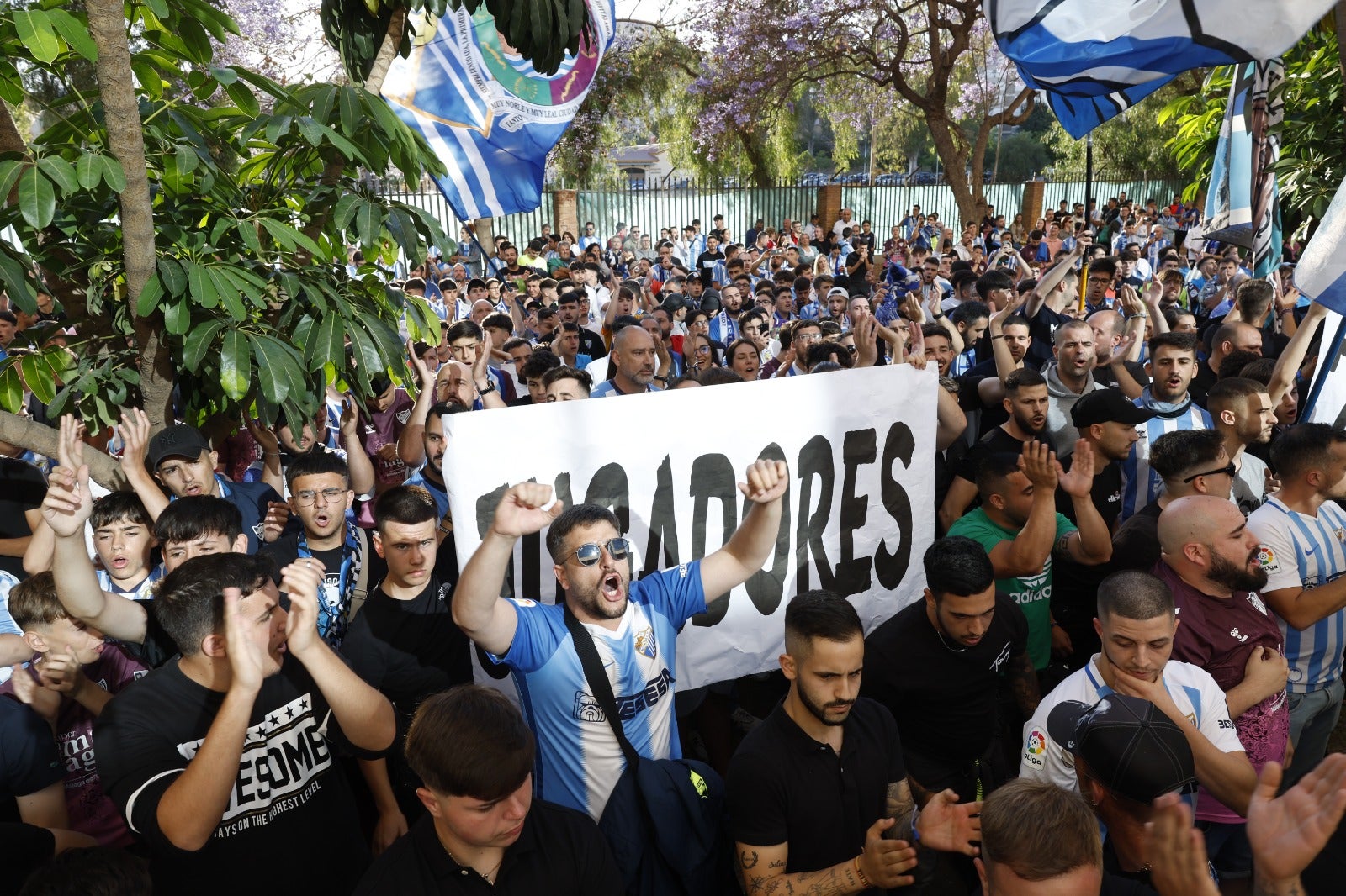Protesta de la afición del Málaga contra jugadores y directiva