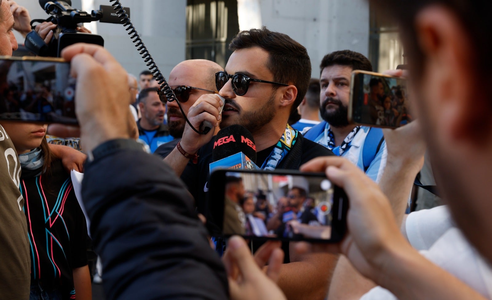 Protesta de la afición del Málaga contra jugadores y directiva