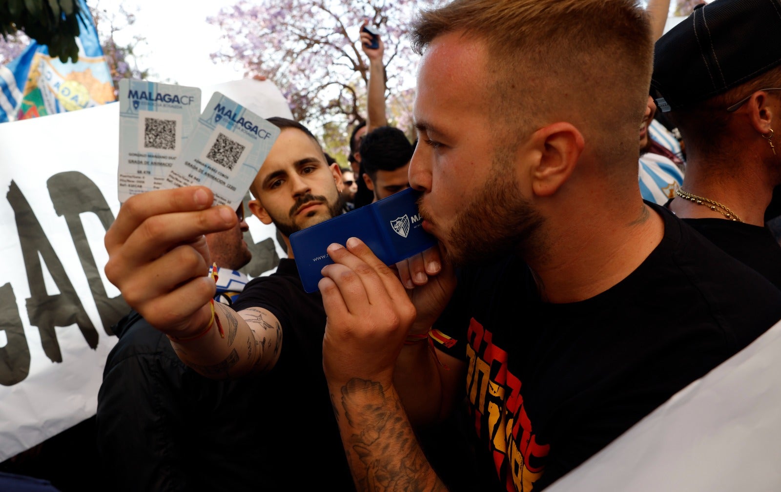 Protesta de la afición del Málaga contra jugadores y directiva