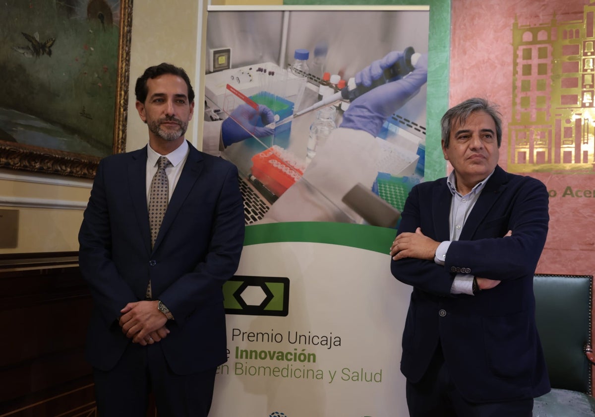 Miguel Gil, director de Actividades Sociales de Fundación Unicaja (izquierda) y Francisco Tinahones, director científico de Ibima Plataforma Bionand.