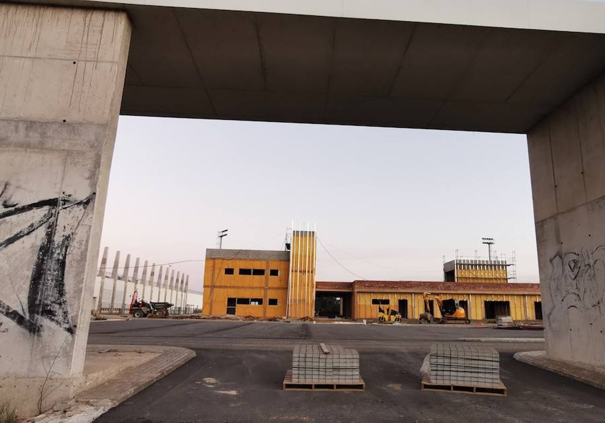 Acceso principal a La Academia del Málaga, que está en construcción.