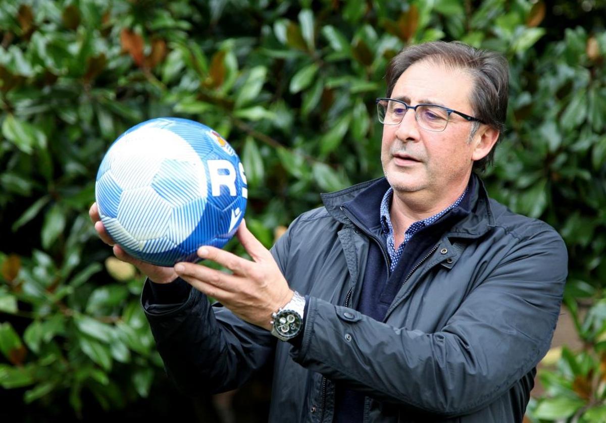 Loren durante su extensa etapa como director deportivo de la Real Sociedad.