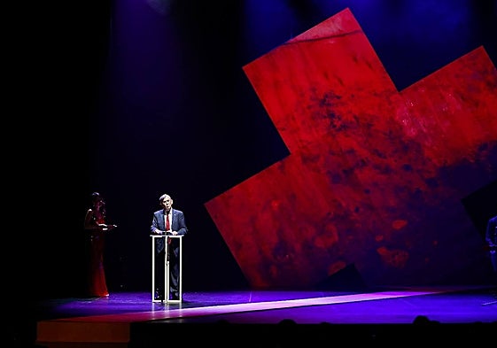 El presidente de Cruz Roja Málaga, Luis Utrilla, durante su intervención en la gala.