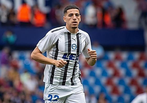 El futbolista Abdel Abqar durante un momento de la temporada con el Alavés.