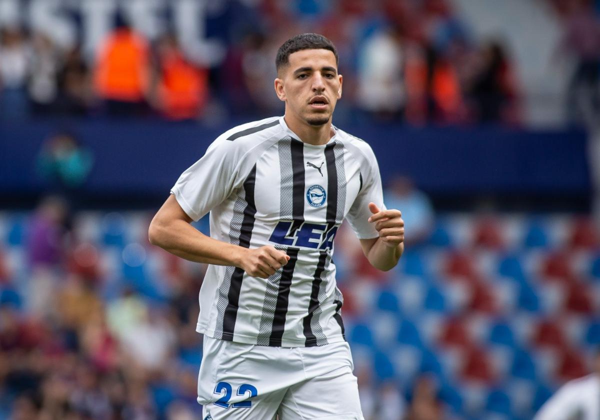 El futbolista Abdel Abqar durante un momento de la temporada con el Alavés.