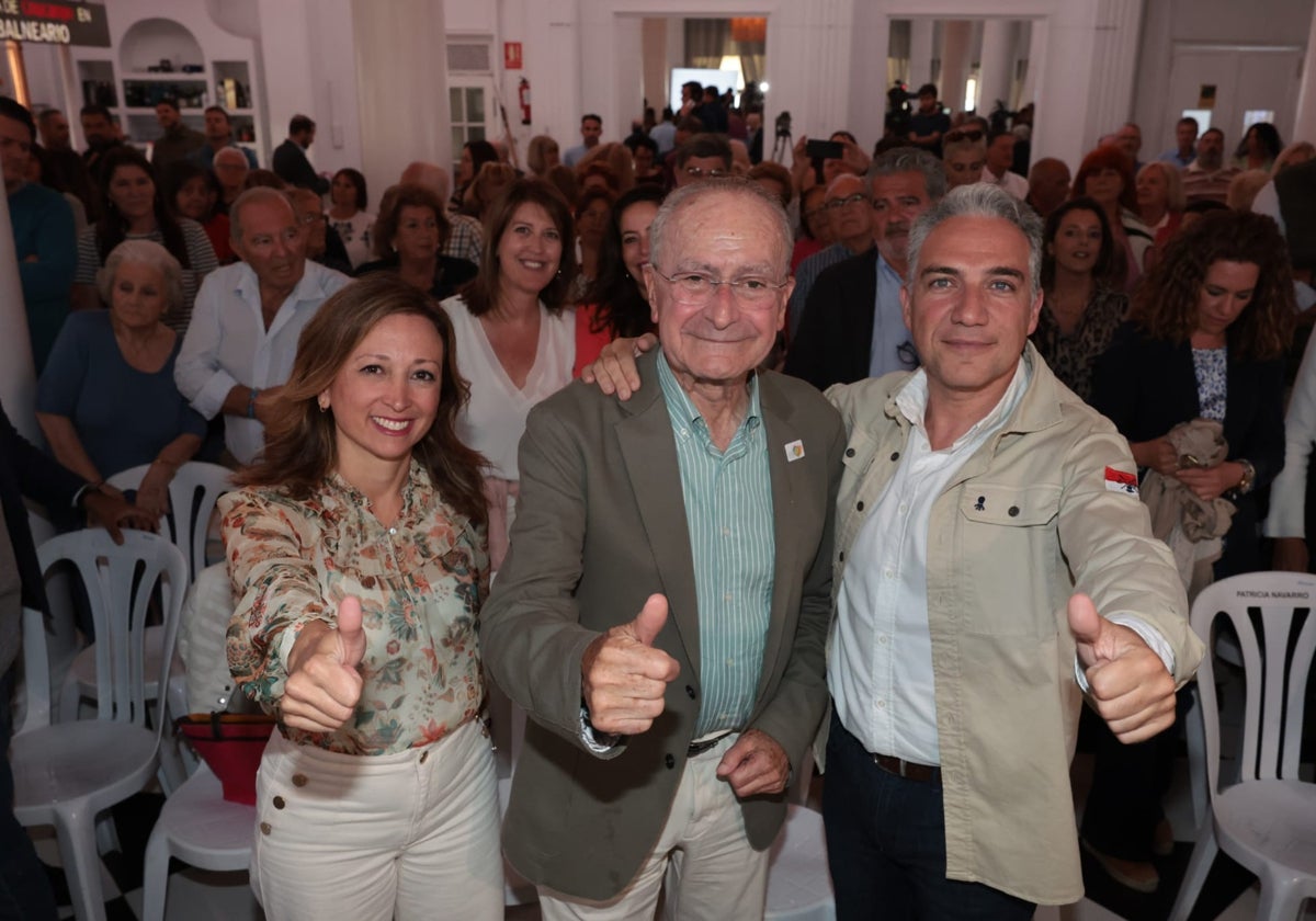 Patrica Navarro, Francisco de la Torre y Elías Bendodo, en los Baños del Carmen.