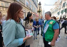 Inés Arrimadas y Noelia Losada, en la calle Larios.