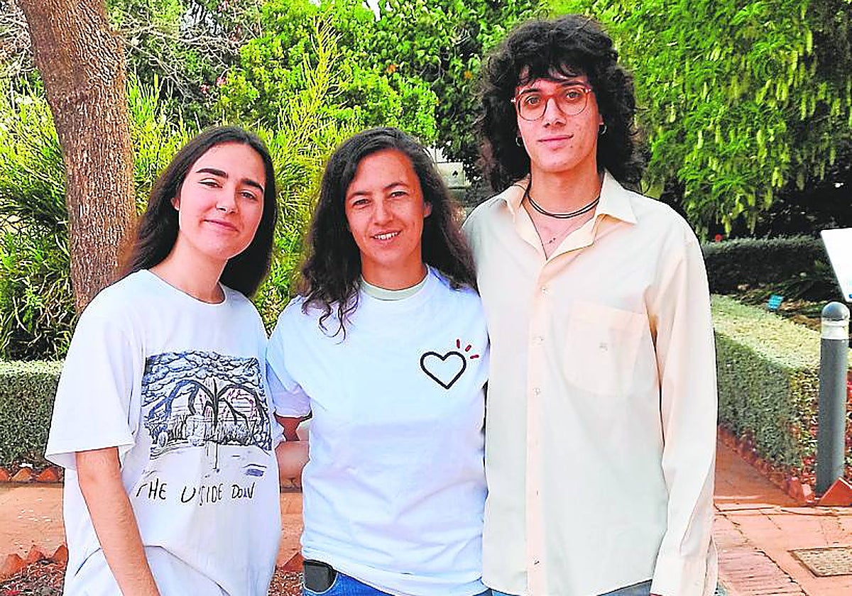Los voluntarios de AECC, Cibervoluntarios y Cudeca, Nerea Marín, Irene Suárez y David Fernández, respectivamente.