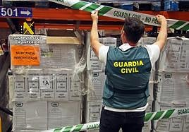 La Guardia Civil investiga a nueve personas por su implicación en la comercialización ilegal de aceite de oliva.