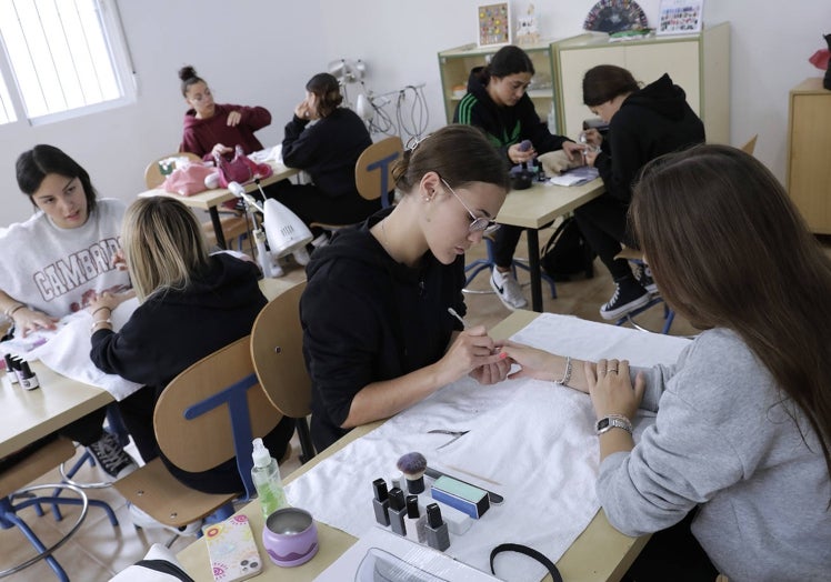 Alumnas del grado Medio de Estética.