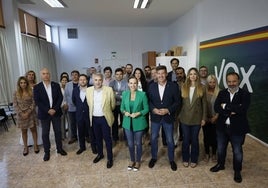 Parte del equipo de Vox, esta tarde en la sede para celebrar el cierre de campaña.