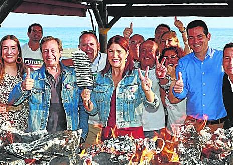 Imagen secundaria 1 - Arriba, Toni Morillas, junto a Nico Sguiglia y Paqui Macías. Abajo, Losada posa con sus candidatos. A la derecha, Manso, Rueda y Alcázar. . 