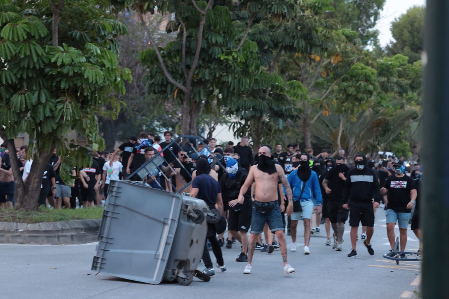 Protestas y cargas policiales en La Rosaleda tras el partido