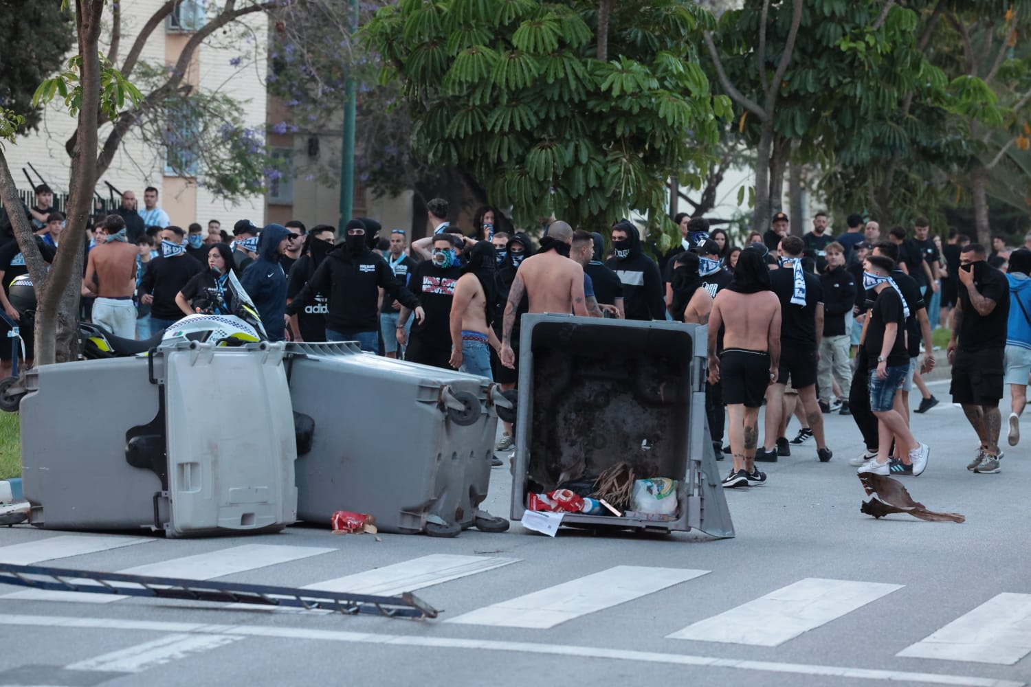 Protestas y cargas policiales en La Rosaleda tras el partido