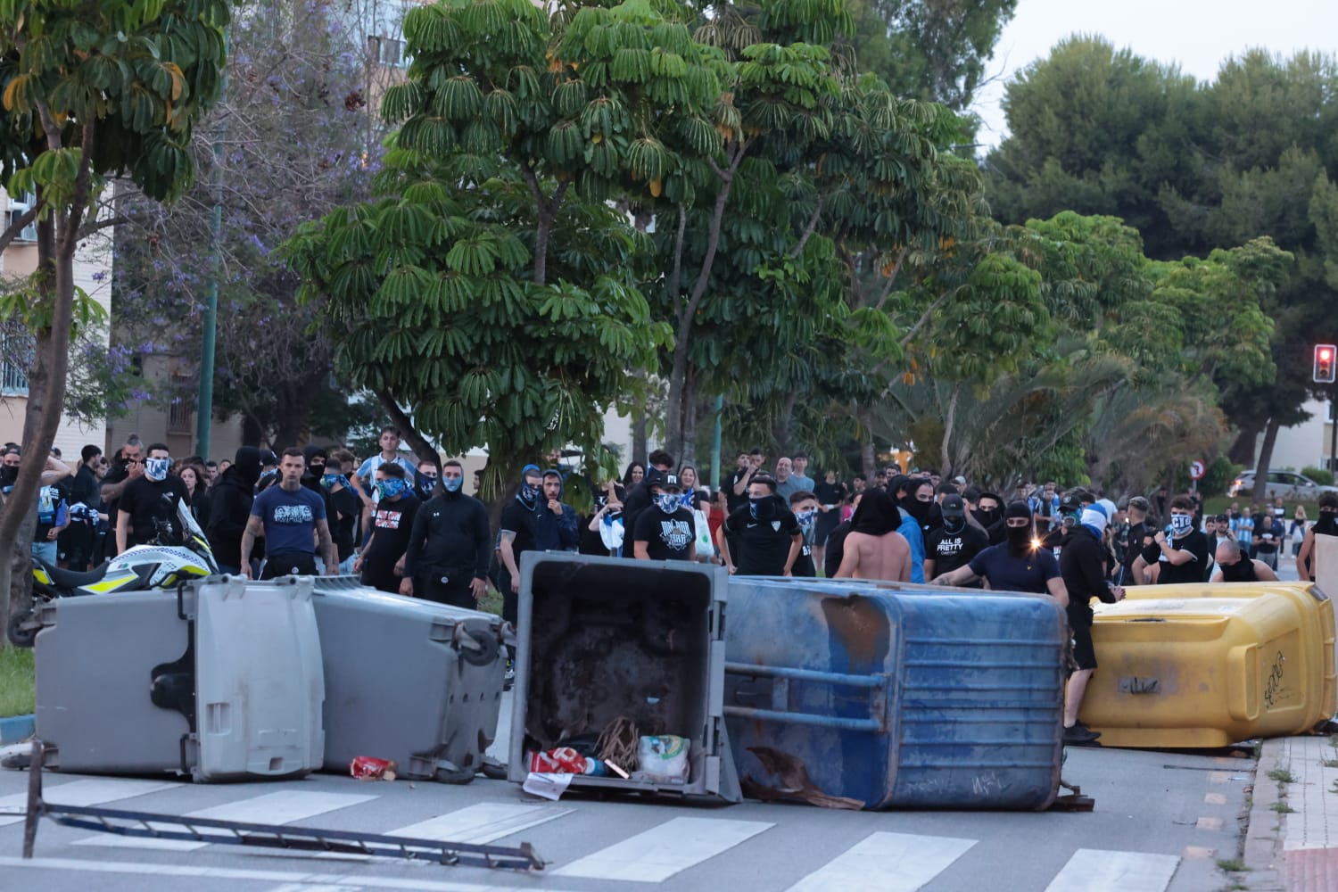 Protestas y cargas policiales en La Rosaleda tras el partido