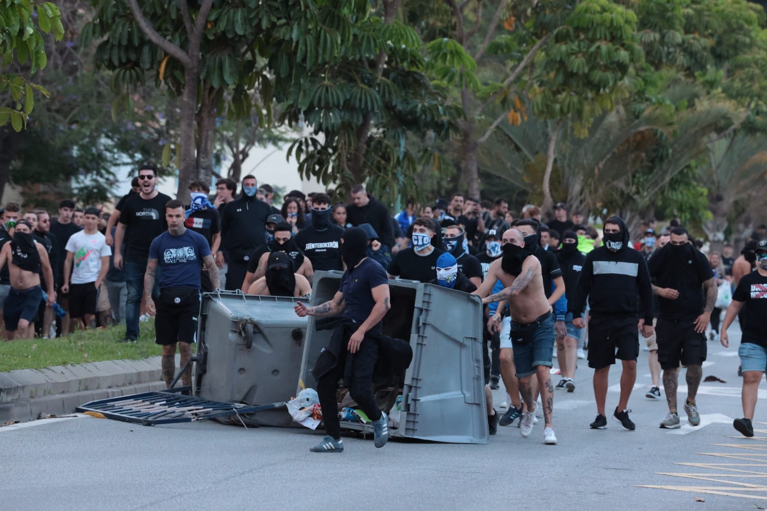 Protestas y cargas policiales en La Rosaleda tras el partido