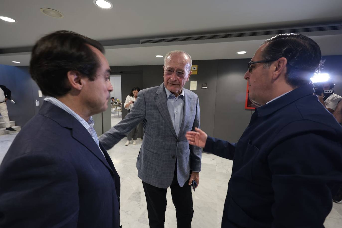 Francisco de la Torre, a su llegada al hotel NH donde el PP sigue la noche electoral