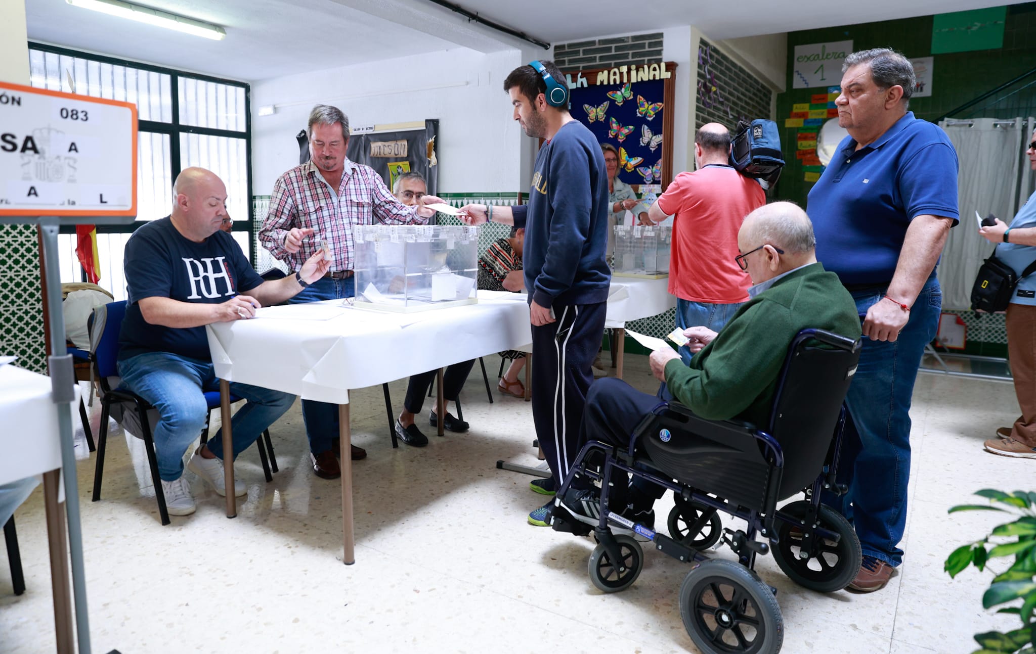 Ambiente en los colegios electorales de Málaga este 28 de mayo.