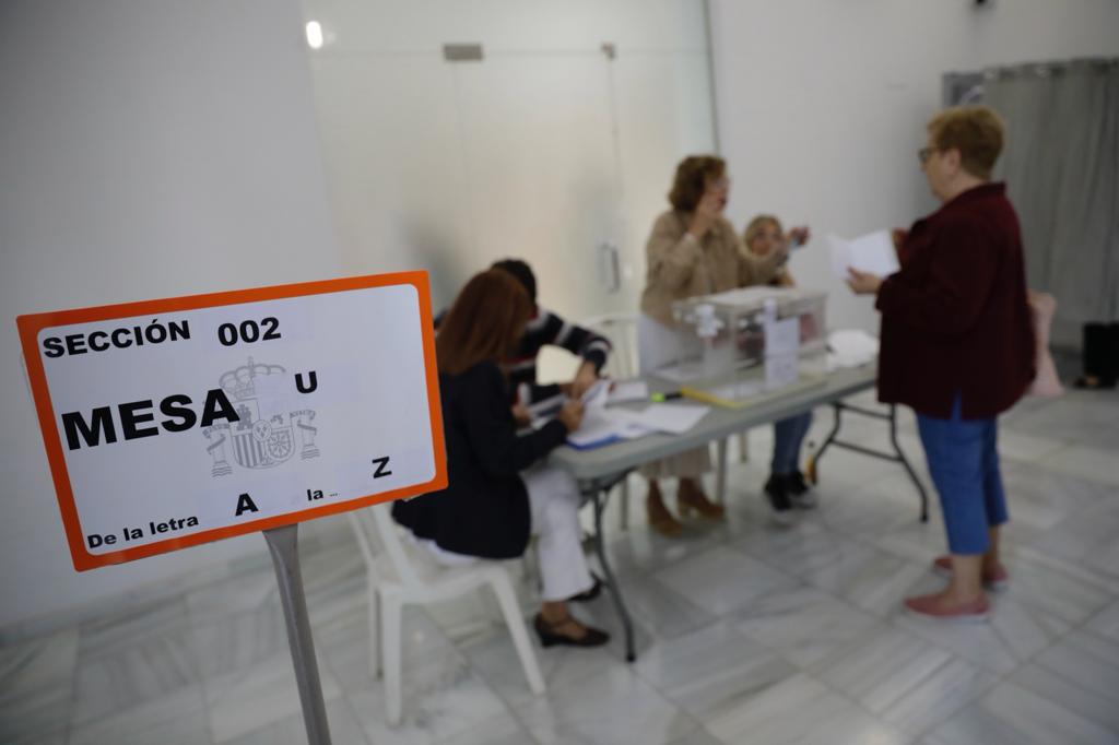 Ambiente en los colegios electorales de Málaga este 28 de mayo.