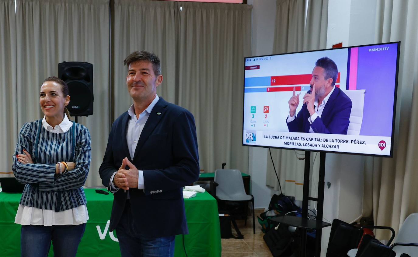 El candidato de Vox a la Alcaldía de Málaga, Antonio Alcázar, tras el cierre de los colegios electorales.