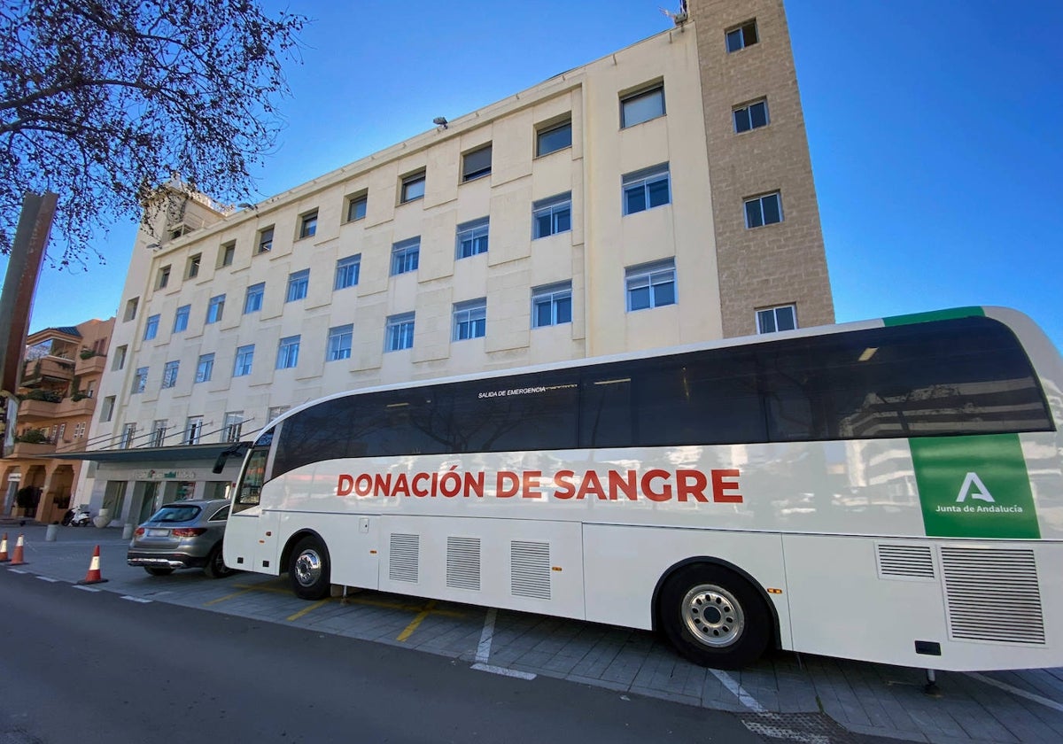 La Unidad Móvil del Centro de Transfusión, Tejidos y Células de Málaga se instalará a las puertas del centro médico.