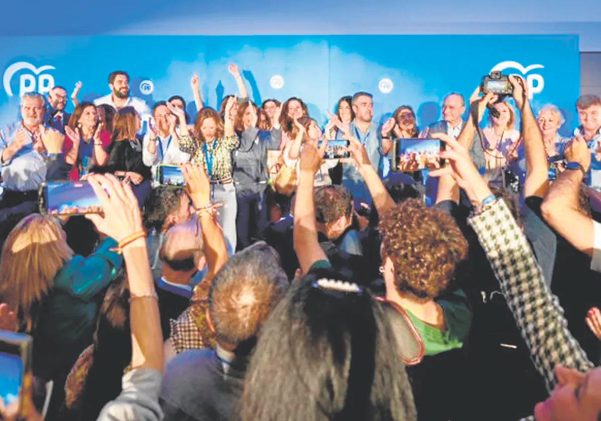 La noche más desatada de Paco de la Torre: fiesta, bailes y Queen | Diario  Sur