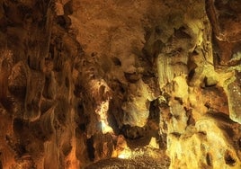 Imagen del interior de la gruta rinconera.