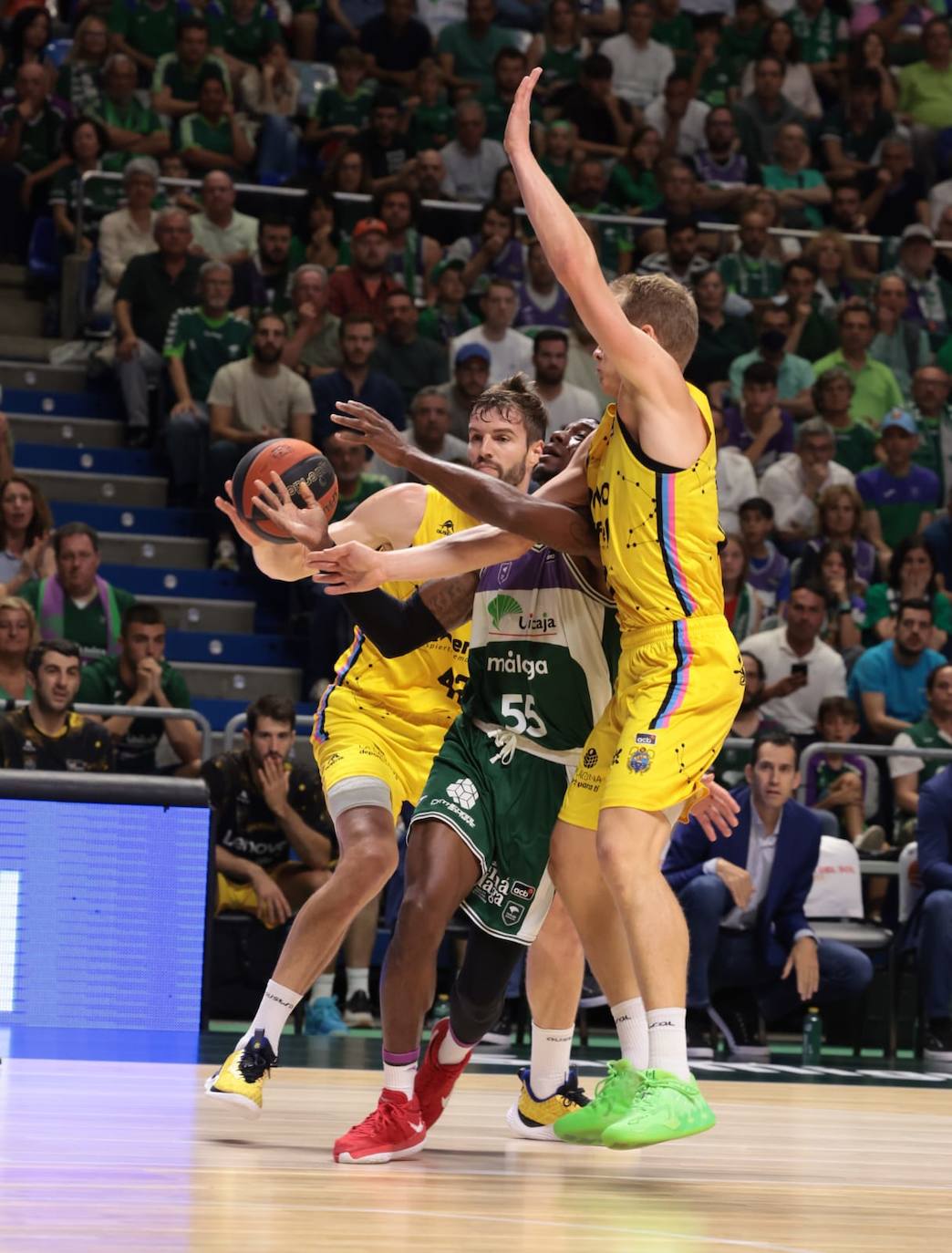 El segundo partido de play-off entre Unicaja y Tenerife, en fotos