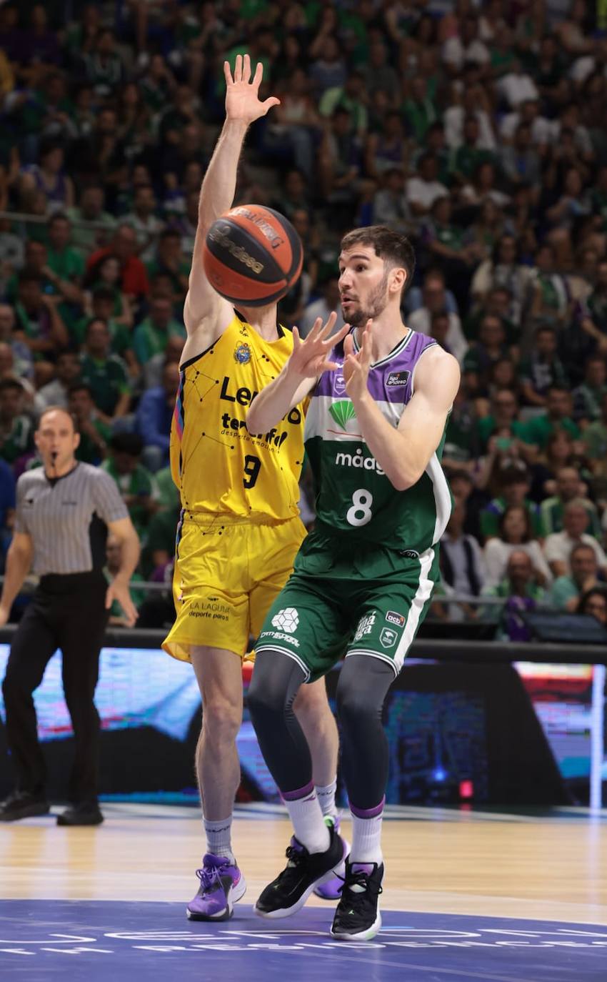 El segundo partido de play-off entre Unicaja y Tenerife, en fotos