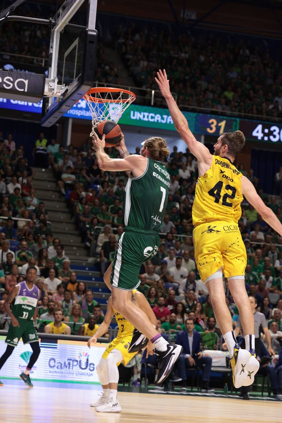 El segundo partido de play-off entre Unicaja y Tenerife, en fotos
